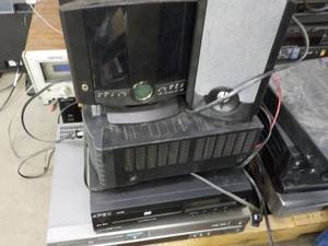 lot 250 image: Electronics and speakers...