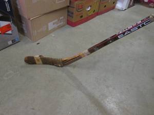 lot 75 image: Easton 70 Flex Hockey Stick P7 Patt...