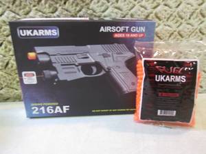 lot 84 image: Airsoft Pistol with Laser and Bag o...