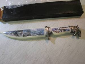 lot 91 image: 12 12 Decorative Wolf Knife with ...