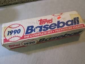 lot 111 image: Box of 792 Topps 1990 Baseball Card...