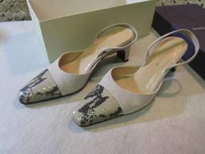 lot 138 image: Pair of Ladies Ann Taylor Scarlet S...