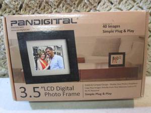 lot 149 image: Pandigital 3.5 LCD Digital Photo F...