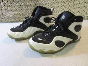 lot 173 image: Pair of Mens Nike Flight Shoes Siz...