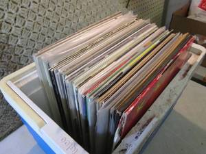 lot 200 image: Lot of Vintage RecordsAlbums  F-3...