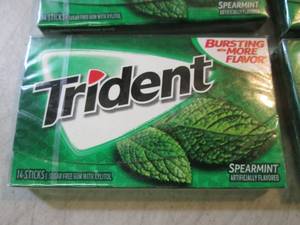 lot 284 image: 12 Packs of Trident Spearmint Sugar...