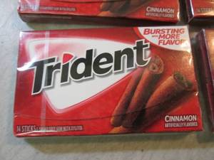 lot 285 image: 12 Packs of Trident Cinnamon Sugar ...