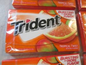 lot 286 image: 12 Packs of Trident Tropical Twist ...