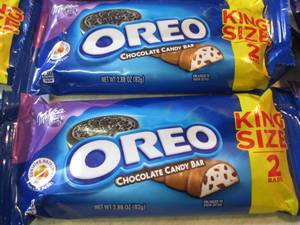 lot 298 image: 12 Oreo Candy Bars Best by Mar 2020...