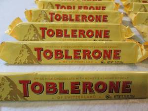 lot 299 image: 12 Toblerone Swiss Milk Chocolate w...