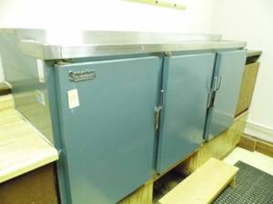 lot 24 image: Superior Triple Door Cooler