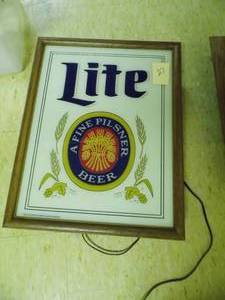 lot 27 image: Lite Beer Lit Sign