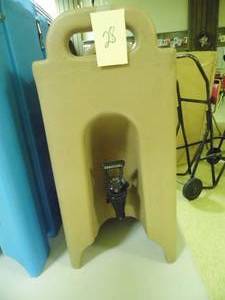 lot 28 image: Brown Cambro Drink Dispenser