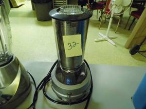 lot 32 image: Hamilton Beach Blender