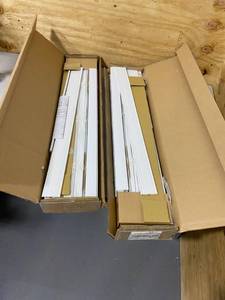 lot 19 image: Lot of 2 White Blinds 33x72 Cordless cs27-e537-341