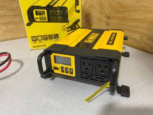 lot 23 image: DEWALT 1000-Watt Power Inverter