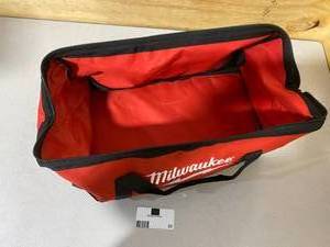 lot 32 image: MILWAUKEE Tool bag