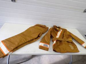 lot 21 image: Womens Ski-Doo Jacket and Pants