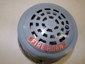 lot 24 image: Vintage Fire Horn