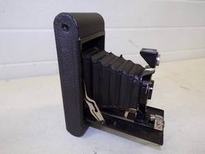 lot 29 image: Vintage Brownie 2A Folding Camera with Manual and Box