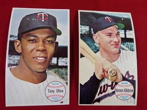 lot 33 image: 1964 Killebrew and Oliva Topps Big Cards