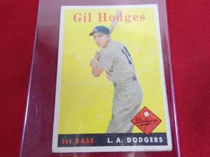 lot 34 image: 1958 Gil Hodges Topps Card # 162