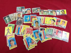 lot 39 image: 100 1950s Topps Baseball Cards