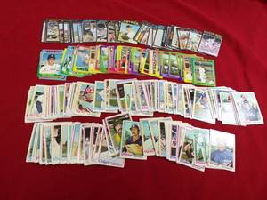 lot 42 image: Approximately 150 1970s Topps Baseball Cards