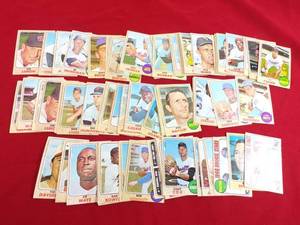 lot 44 image: 70 1968 Topps Baseball Cards