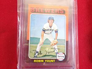 lot 45 image: 1975 Robyn Yount Topps Rookie Mini Card