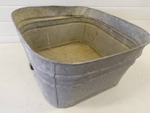 lot 60 image: Galvanized Wash Tub