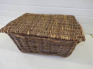 lot 74 image: Fantastic Folk Art Twig Basket 24 x 17 x 11