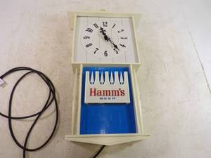 lot 80 image: Vintage Lakeside Plastics Hamms Lighted Beer Clock