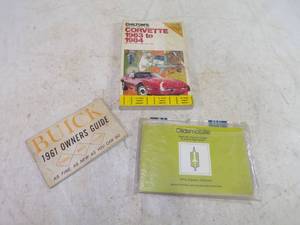 lot 87 image: Vintage Car Manuals and Corvette Repair Guide