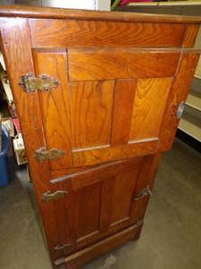 lot 129 image: The Gibson Antique Ice Box