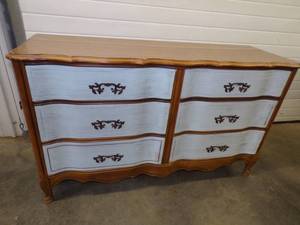 lot 130 image: 6 Drawer Dresser
