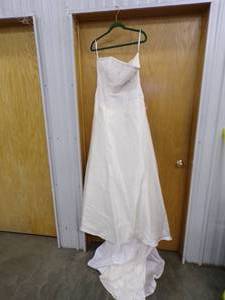 lot 138 image: Vintage Wedding Dress Size 12
