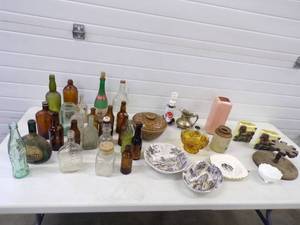 lot 140 image: Vintage Bottles and Glassware