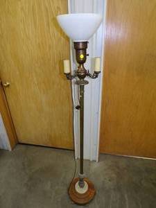 lot 141 image: Vintage Floor Lamp