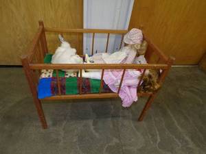 lot 143 image: Vintage Doll Crib
