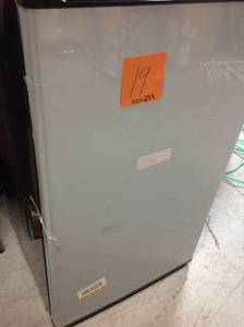 lot 19 image: Magic Chef 3.3 cu. ft. Mini Fridge in Stainless Look PLEASE SEE PIC SCRATCH  in good condition