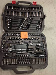 lot 34 image: Husky Mechanics Tool Set (185-Piece)  in good condition