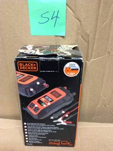 lot 54 image: BLACKDECKER 500-Watt Power Inverter in good condition