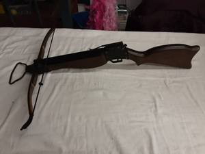 lot 13 image: Cross Bow 150 Lb. With 1 Bolt