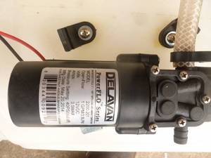 lot 6 image: Craftsman Sprayer tank & pump. Unable to fully test. As Shown. SEE TERMS