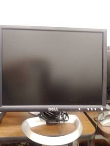lot 971 image: Dell Computer Monitors (6) with table, 15-19in.