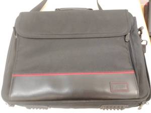 lot 978 image: Targus Like New Laptop Bag.