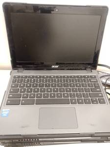 lot 979 image: Acer chromebook (5) C720 Series
