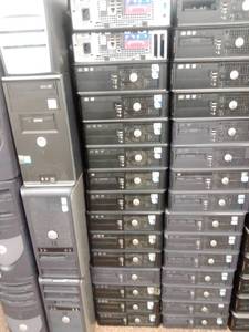 lot 989 image: Dell Computer Towers (15) Mostly working, some may be parts only