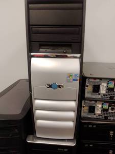 lot 990 image: Misc. Computer Towers (7) and HP Printers (2) Not working, towers mostly working, some may be parts only.